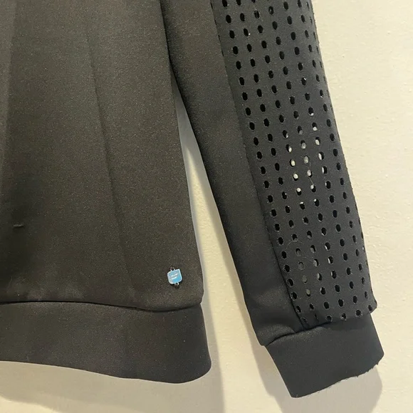 Fabletics Black Tilly Sweatshirt Workout Top Size Medium - Picture 5 of 8